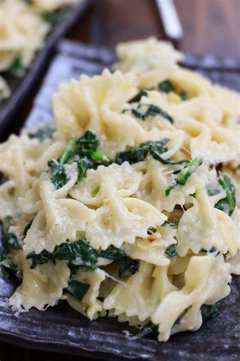 How To Make Simple Creamy Farfalle Pasta With Spinach