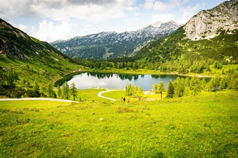 Travel through the largest lakes in Europe | Roll and Feel