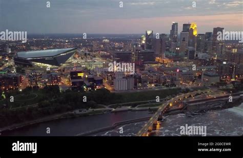 Minneapolis skyline Stock Videos & Footage - HD and 4K Video Clips - Alamy