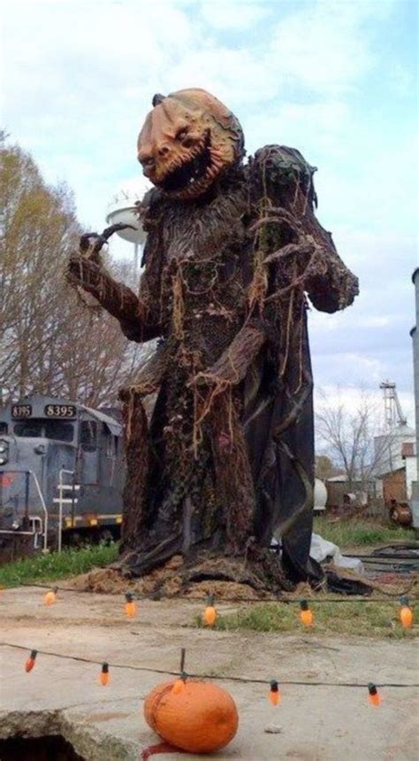 30+ Scary Outdoor Halloween Decorations