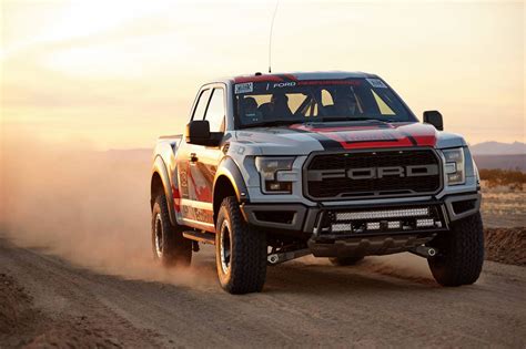 Photo of the Day: 2017 Ford F-150 Raptor Stuns in the Desert! - GTspirit