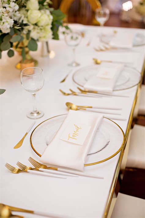 Luxurious White and Gold Dinner Party - Chicago Style Weddings | Dinner ...