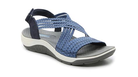 Why do people need to wear good sandals for plantar fasciitis