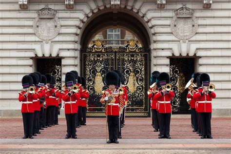 Buckingham Palace Guard Cartoon - Buckingham Stock Illustrations – 232 ...