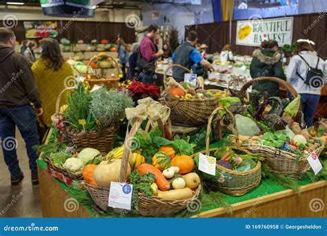 Vegetable Baskets Display editorial stock photo. Image of 2020 - 169760958