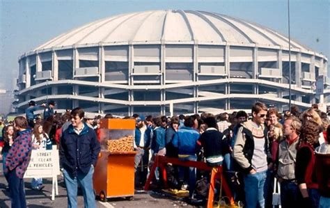 Concert line, Kingdome, circa 1980 | Kingdome concerts, circ… | Flickr