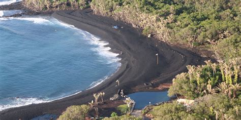 Hawaii's Kilauea volcano created a stunning new black sand beach ...