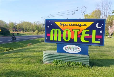 The Quirkiest And Friendliest Motel In Ohio: The Springs Motel