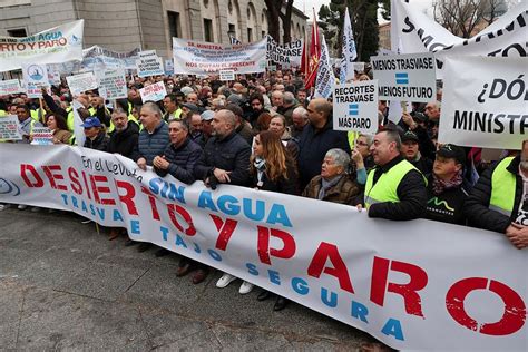 Spanish farmers protest against plans to curb water supply for ...