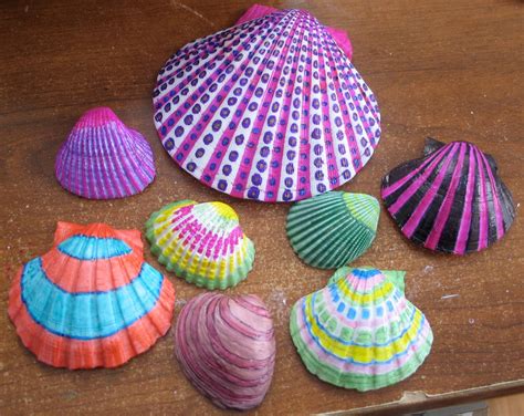 More shells I painted with sharpie pens | Seashell crafts, Mermaid ...