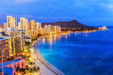 Honolulu, Hawaii. Skyline of Honolulu, Diamond Head & Waikiki Beach ...