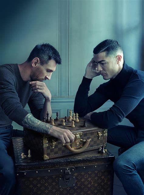 La campagne de Louis Vuitton avec Messi et Ronaldo enregistre un nombre ...