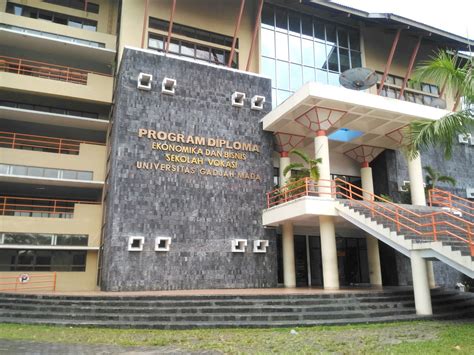 Bimbel Masuk Vokasi UGM Jogja: Lobi Sekolah Vokasi Ugm