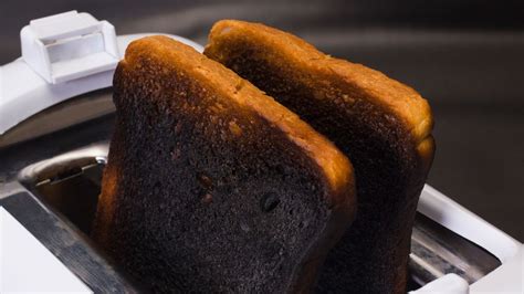 Eating burnt toast 'may increase cancer risk'