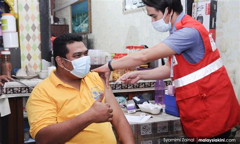 Malaysia surpasses vaccination target of 300k doses a day