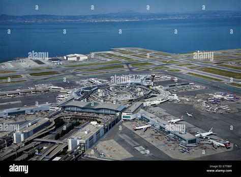 San francisco airport terminal 3 hi-res stock photography and images ...