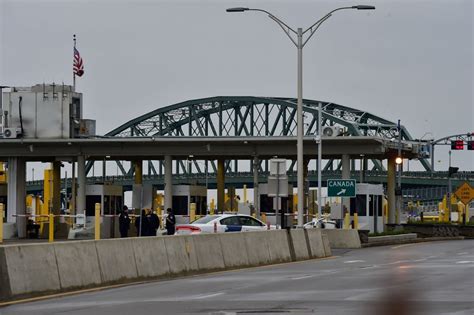 2 Dead in US-Canada Border Car Explosion : r/CanadaPolitics