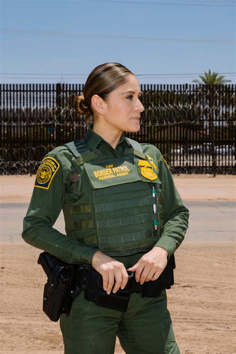 How Much Does Border Patrol Make A Year : Border patrol agents in the ...