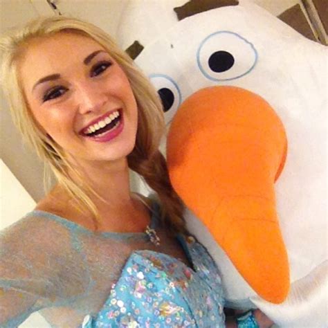 12 Photos Of The Real-Life Queen Elsa That Stunned ‘Frozen’ Fans Around ...