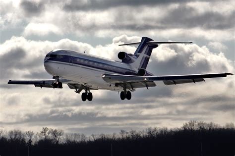 Boeing 727-227 landing at KCLE | N17773 classic 3 holer on s… | Flickr