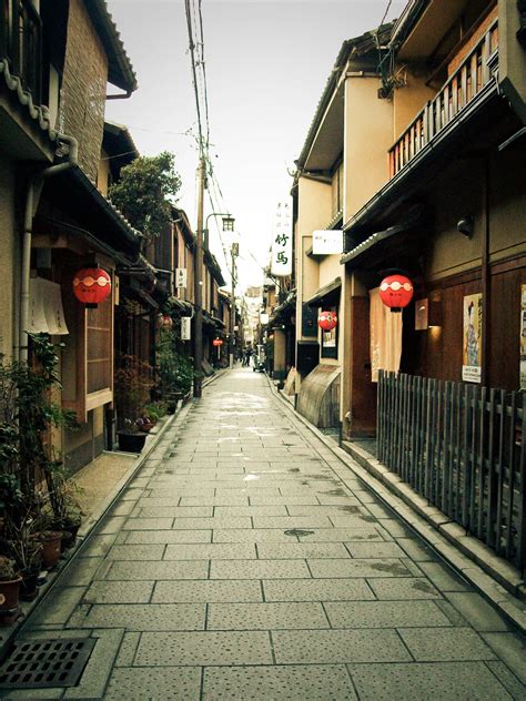 Kyoto: Gion one-point perspective #2 | Perspective photography ...