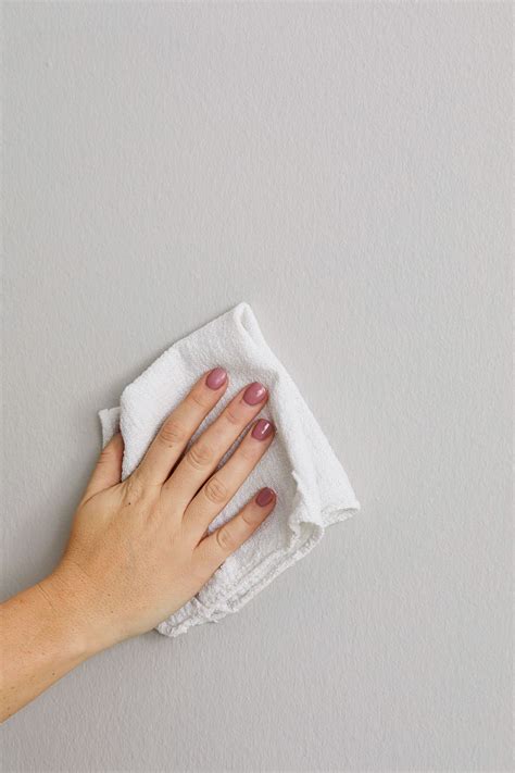 How to Clean Walls to Remove Scuffs and Stains | Cleaning white walls ...