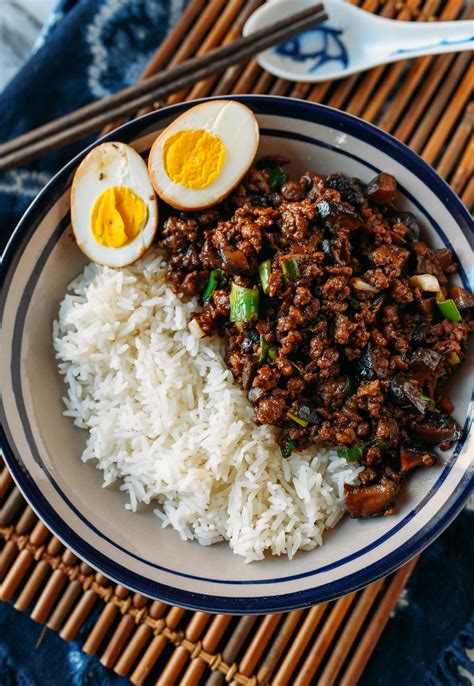 Taiwanese Braised Minced Pork (肉燥饭) | The Woks of Life