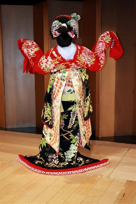 TomoeArts: The Complex World of Kabuki Costuming