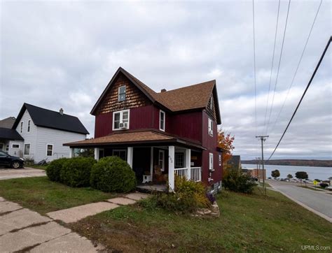 802 W Superior St, Munising, MI 49862 - See Est. Value, Schools & More