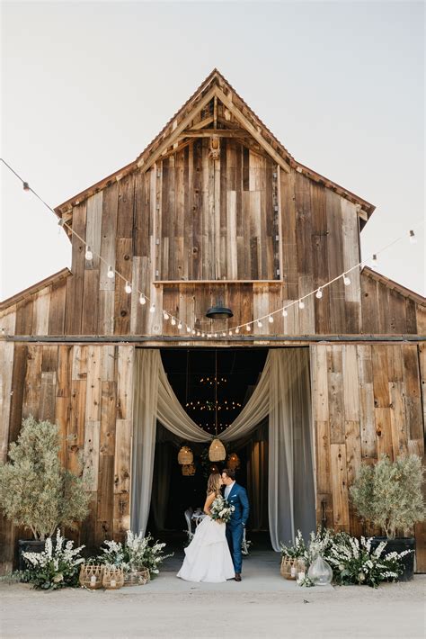 37 Barn Wedding Ideas for Any (Yes, Any!) Style