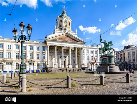 General view of the Place Royale in Brussels, Belgium, with a statue of ...