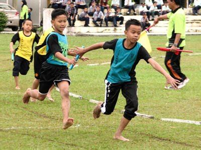 BAHASA ITU INDAH: ISU SUKAN : Sukan sekolah untuk semua murid