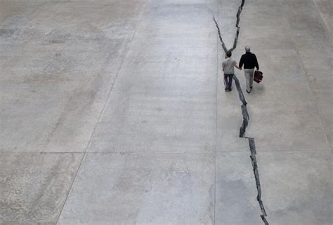 Smarthistory – Doris Salcedo, Shibboleth