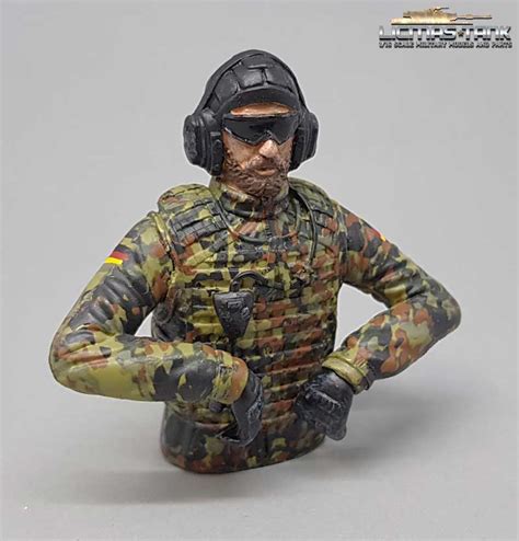 1/16 figure Bundeswehr Leopard tank crew flecktarn with sunglasses