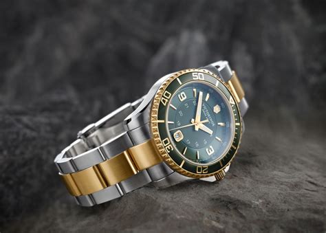 The 14 Best Gold Watches for Men | Improb | Gold watch men, Watches for ...