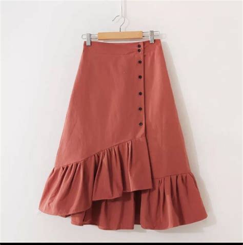 New Fish tail Pleated Skirt, Women's Fashion, Bottoms, Skirts on Carousell