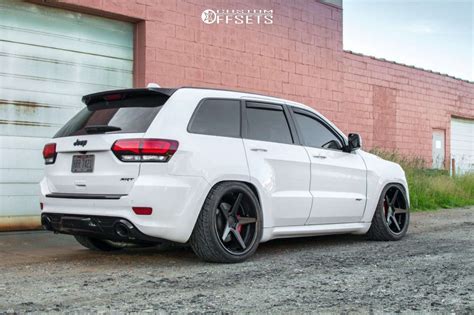 2015 Jeep Grand Cherokee with 22x10.5 28 Ferrada FR3 and 295/35R22 Toyo ...