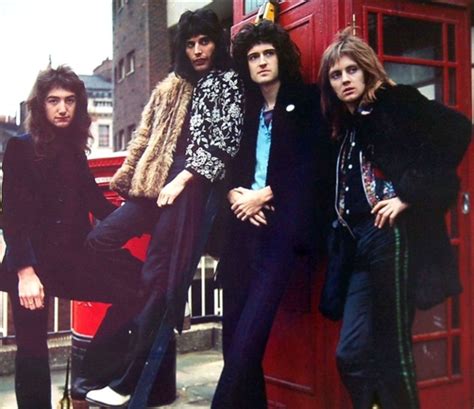 Queen - 1970 : r/OldSchoolCool