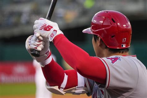 What Pros Wear: Shohei Ohtani's New Balance Batting Gloves - What Pros Wear