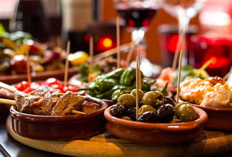 Essential Guide To Eating Tapas In Granada, Spain | CuddlyNest