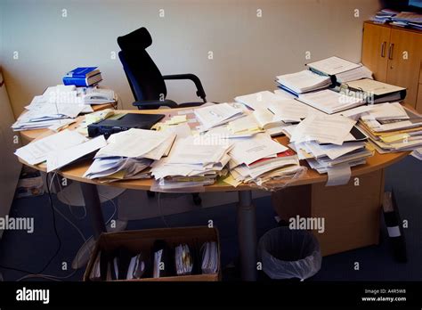 messy desk at office Stock Photo - Alamy