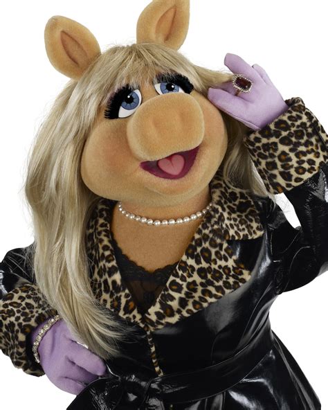 Miss Piggy to Guest Judge on Project Runway Spinoff | ToughPigs