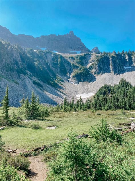 hiking snow lake trail near mt. rainier - Loving Life Moore