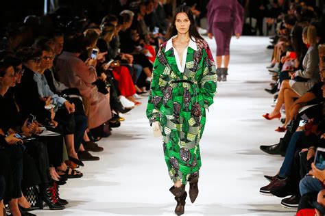 Stella McCartney continues her sustainable pursuit at Paris Fashion ...