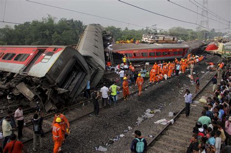 India passenger train derailment leaves over 280 dead, 900 injured : NPR