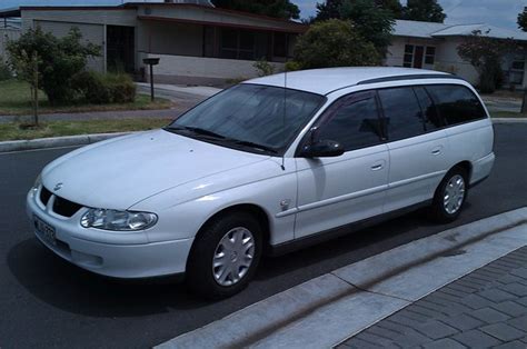 Holden Commodore technical specifications and fuel economy