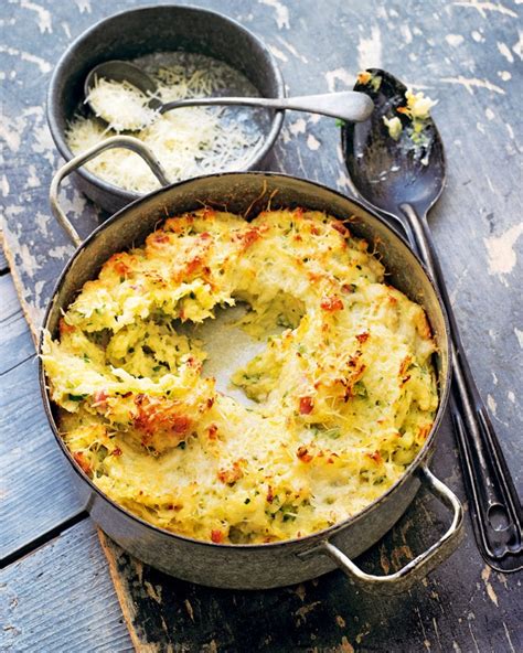 Mashed potato pie with bacon, leeks and cheese - delicious. Magazine