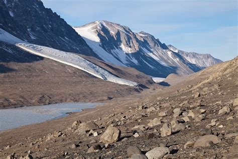 McMurdo Dry Valleys of Antarctica: The Driest Place on Earth | Amusing ...