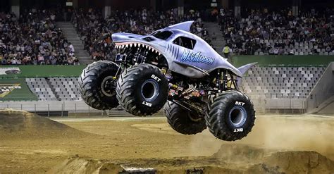 Megalodon monster truck does a wheelie.. on its front wheels