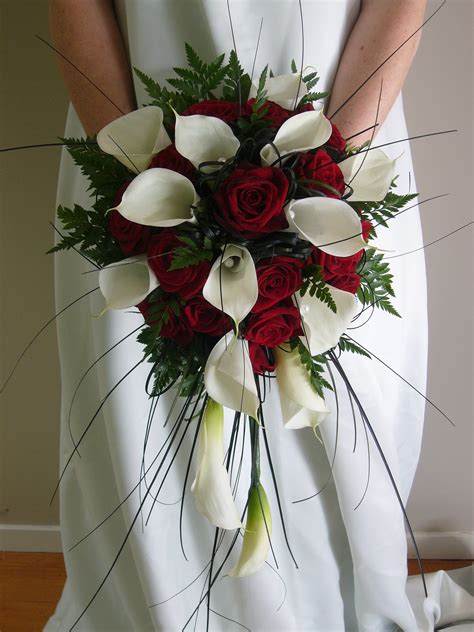 A Wedding Addict: Red And White Bridal Bouquet